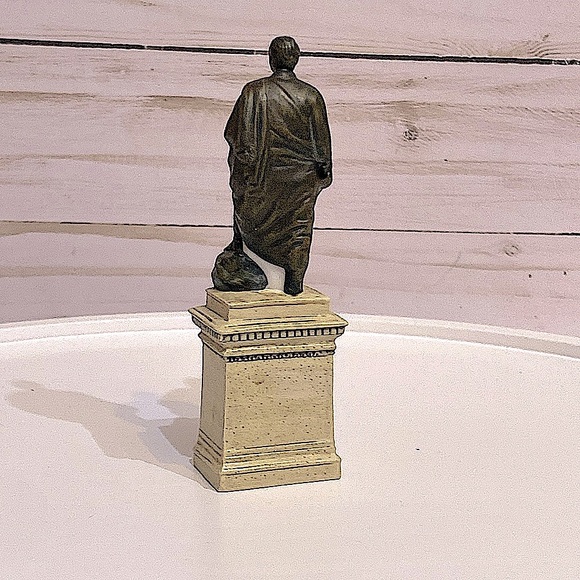 DEPARTMENT 56 - Village Monuments - Heritage Village - Picture 7 of 12